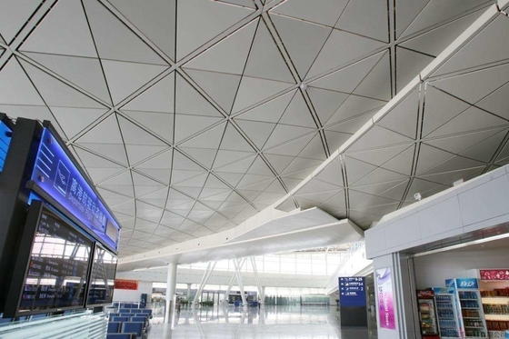 el techo triangular del metal de 1m m teja ISO9001 de aluminio perforado