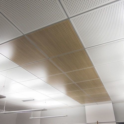 Los paneles de aluminio del techo falso perforado