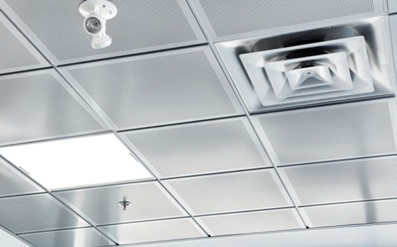 La endecha del aluminio en cuadrado del diseño ISO9001 del techo del metal teja 0.7m m