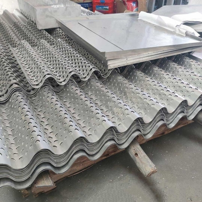 Los paneles de pared acanalados perforados de aluminio del metal 600X2000 incombustible