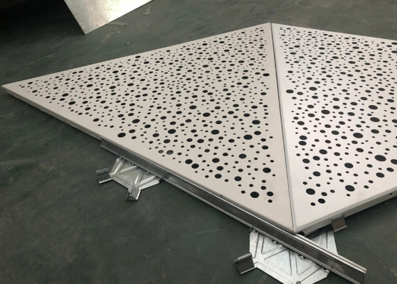 Techo de aluminio perforado ISO9001 del metal para el proyecto del aeropuerto