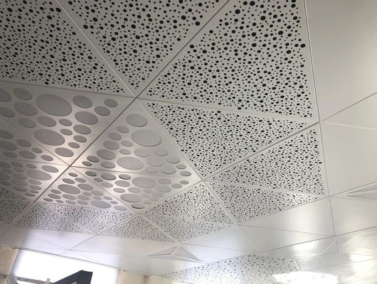 Techo Triangular Metálico de Aluminio Perforado ISO9001 Para Proyecto de Aeropuerto