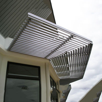 Persianas exteriores transpirables de aluminio de 85 mm con lamas orientables