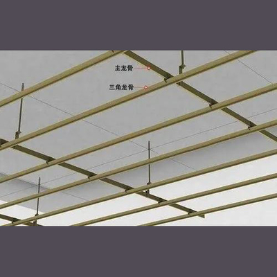 sistema del techo de la camiseta de la primavera de 0.2-0.5m m galvanizado acabado para el clip en quilla triangular del techo