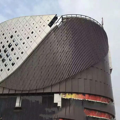 cortina de aluminio del revestimiento de la pared de las fachadas del edificio del metal del bafle de la onda de 6000m m