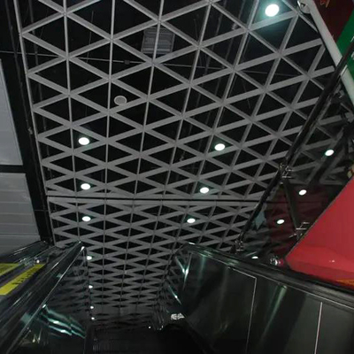 El triángulo sacado de la parrilla formó al peso ligero del diseño ISO9001 del techo