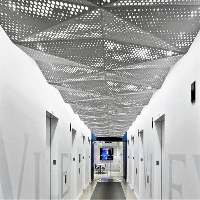 El diseño perforado al azar de aluminio PVDF del techo cubrió diseño del techo del vestíbulo