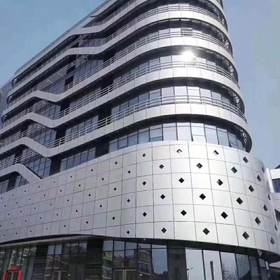 La fachada de aluminio sólida de PVDF artesona el polvo del poliéster cubrió 2000x4000m m