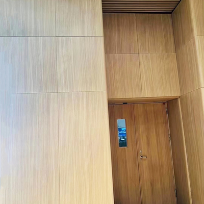 mirada sólida de aluminio de la madera del panel del grano de madera de las fachadas del edificio del metal de 3.85m m