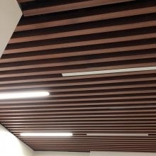 Grueso de aluminio del techo 0.5m m del bafle del centro comercial U fácil desmontar