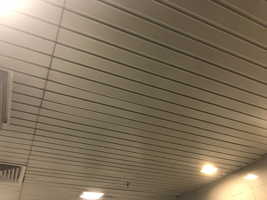 Techo de aluminio del metal del color de la tira adaptable de G para la estación de metro