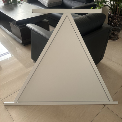 El aluminio triangular acústico perforado pone en el panel de techo el 1000x1000x1000MM