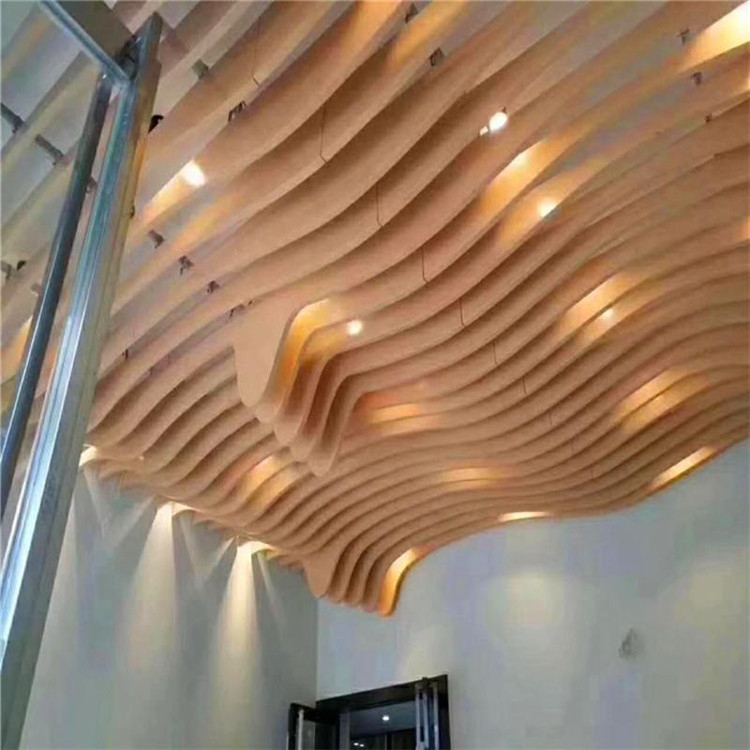 Diseño decorativo grueso de aluminio del techo del diseño 1mm-4m m del techo del metal del bafle de la onda